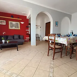  Apartment Avellini - Delightful And Spacious With Terrace - Near Metro A Cornelia